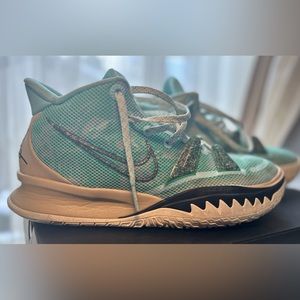 Kyrie 7 Copa (8.5 used)
